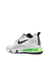 graue Sportschuhe von Nike