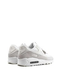 graue Sportschuhe von Nike