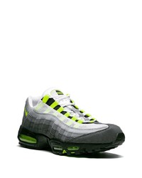 graue Sportschuhe von Nike