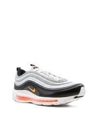 graue Sportschuhe von Nike