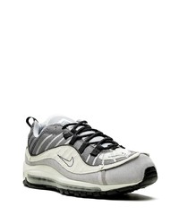 graue Sportschuhe von Nike