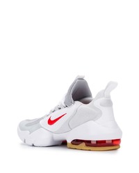 graue Sportschuhe von Nike