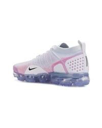 graue Sportschuhe von Nike