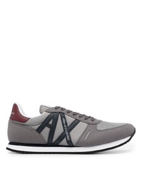 graue Sportschuhe von Armani Exchange