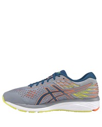 graue Sportschuhe von Asics