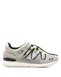 graue Sportschuhe von Asics