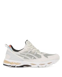 graue Sportschuhe von Asics