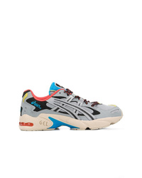 graue Sportschuhe von Asics