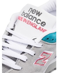 graue Sportschuhe von New Balance