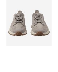 graue Sportschuhe von Clarks