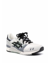 graue Sportschuhe von Asics