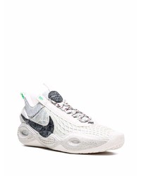 graue Sportschuhe von Nike