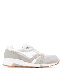 graue Sportschuhe von Diadora