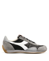 graue Sportschuhe von Diadora