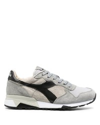 graue Sportschuhe von Diadora