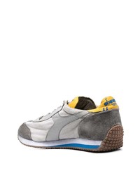 graue Sportschuhe von Diadora