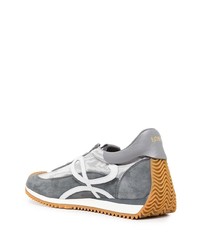 graue Sportschuhe von Loewe