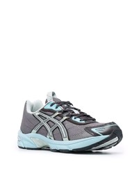 graue Sportschuhe von Asics