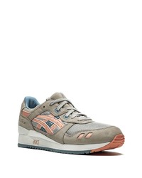 graue Sportschuhe von Asics