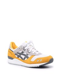 graue Sportschuhe von Asics