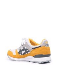 graue Sportschuhe von Asics