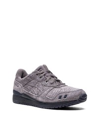 graue Sportschuhe von Asics