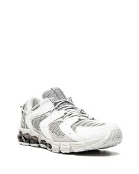 graue Sportschuhe von Asics