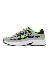 graue Sportschuhe von Nike