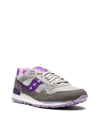 graue Sportschuhe von Saucony