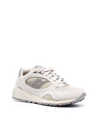 graue Sportschuhe von Saucony