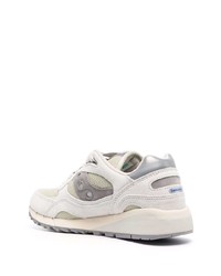 graue Sportschuhe von Saucony