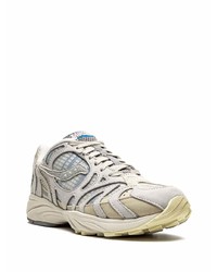 graue Sportschuhe von Saucony