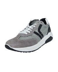 graue Sportschuhe von IGI&CO