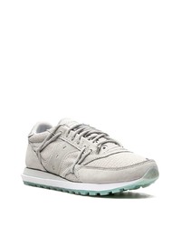 graue Sportschuhe von Saucony