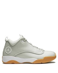 graue Sportschuhe von Jordan