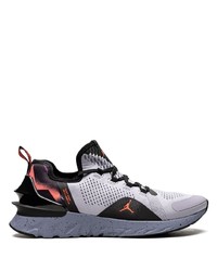 graue Sportschuhe von Jordan