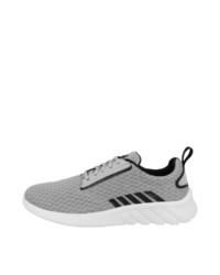 graue Sportschuhe von K-Swiss