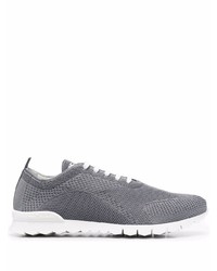 graue Sportschuhe von Kiton