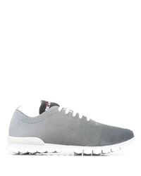 graue Sportschuhe von Kiton