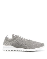 graue Sportschuhe von Kiton