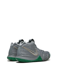 graue Sportschuhe von Nike