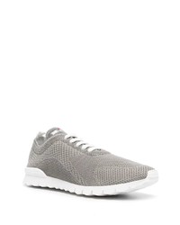 graue Sportschuhe von Kiton