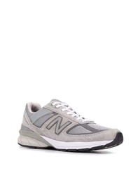 graue Sportschuhe von New Balance