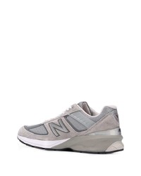 graue Sportschuhe von New Balance