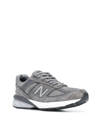 graue Sportschuhe von New Balance