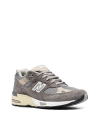 graue Sportschuhe von New Balance