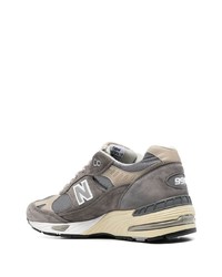 graue Sportschuhe von New Balance