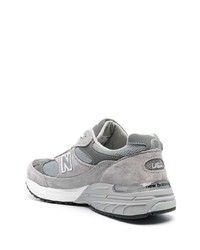 graue Sportschuhe von New Balance