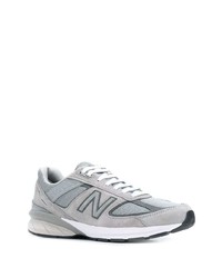 graue Sportschuhe von New Balance