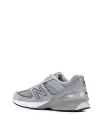 graue Sportschuhe von New Balance